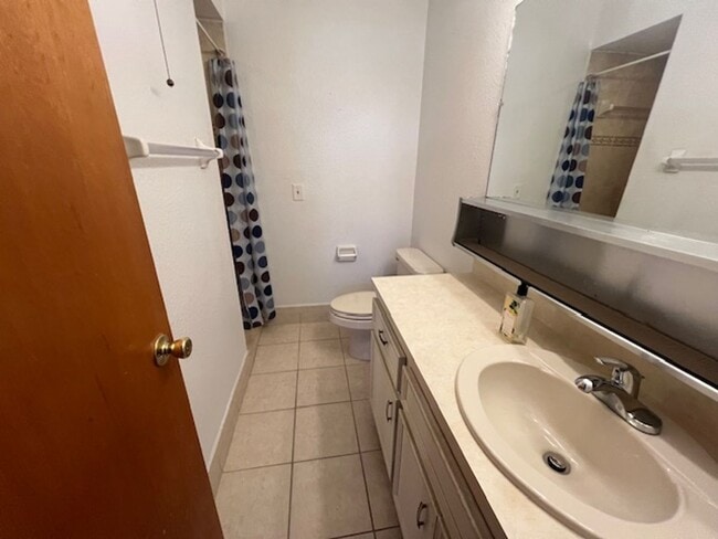 Building Photo - 1030 Pine Tree Dr