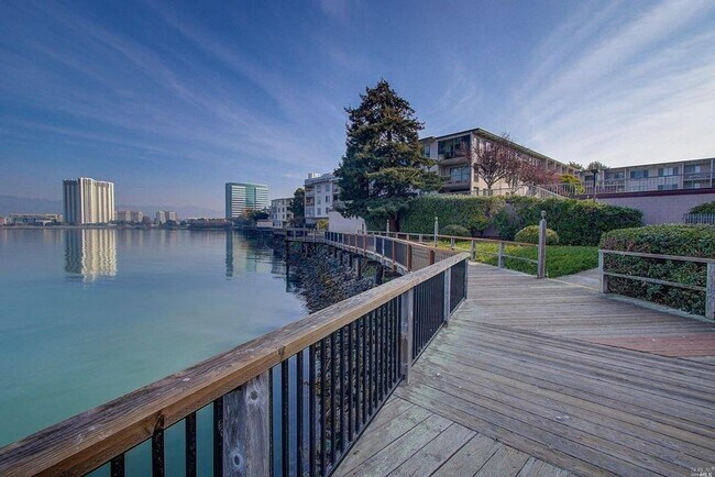 Foto del edificio - $500 Move In Special!!! 1BD/1BA CONDO AVAI...