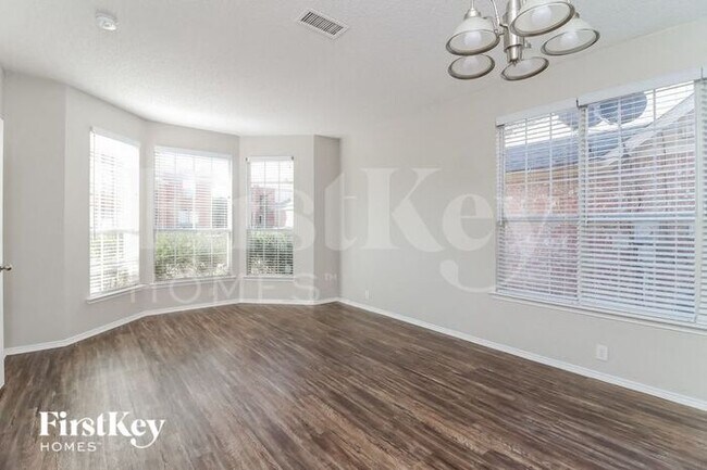 Building Photo - 3328 Raleigh Dr