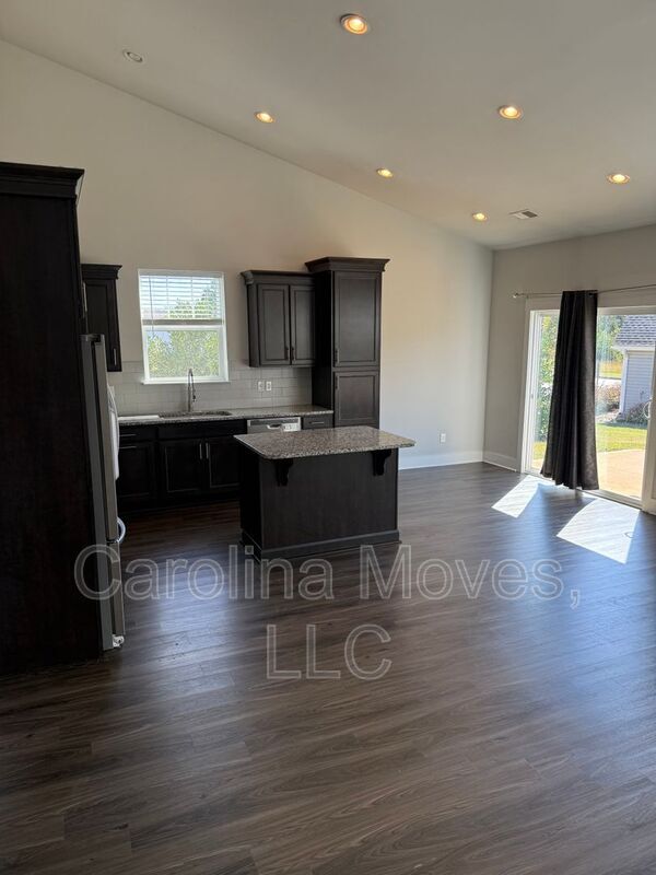 Building Photo - 129 Foxbank Cir