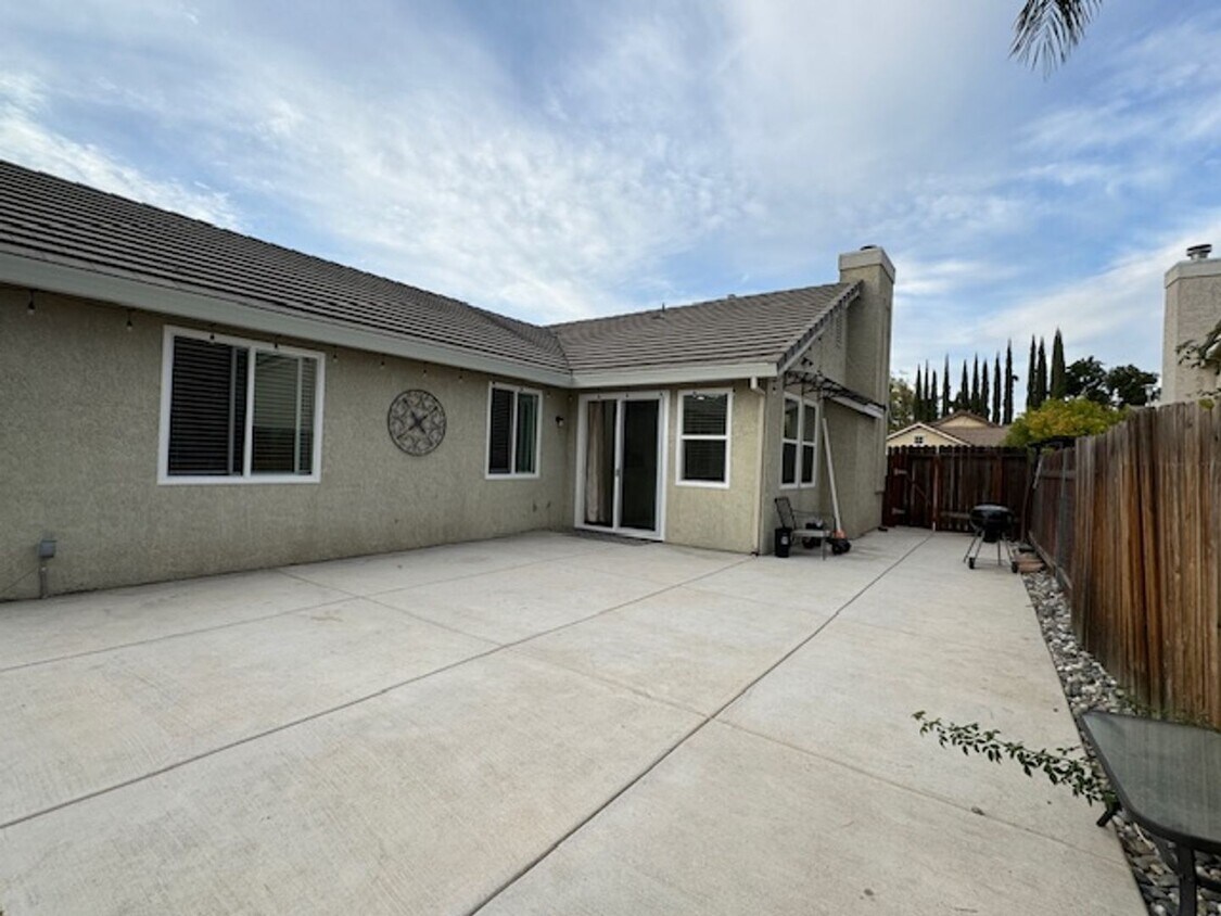Primary Photo - COZY AND CLEAN 3 BED, 2 BATH, ONE STORY WI...