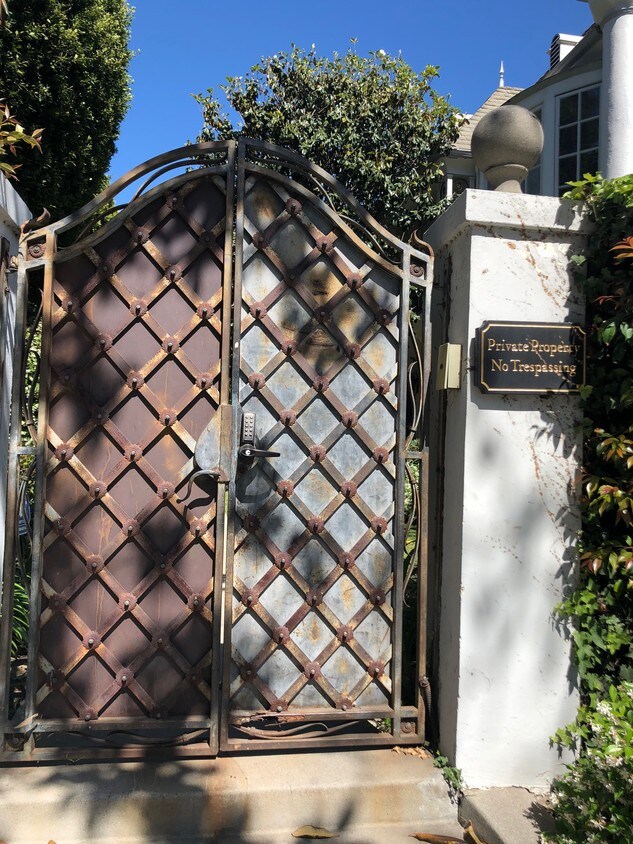 Foto principal - 1240 1/2 N Crescent Heights Blvd