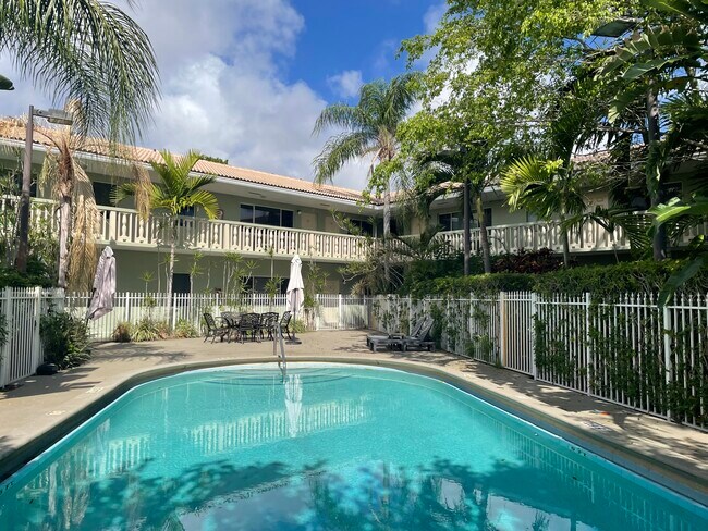 Foto del edificio - 1423 Holly Heights Dr