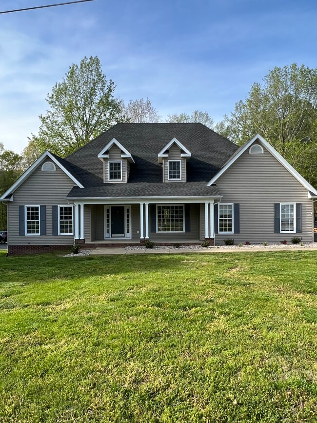 Building Photo - 500 Autumn Ridge Rd