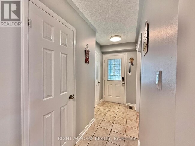 Building Photo - 569 Walpole Crescent