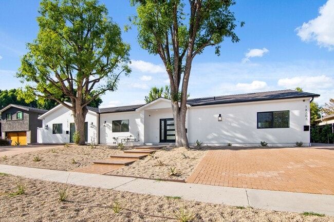 Building Photo - Modern 5 bedroom House for lease in Northr...