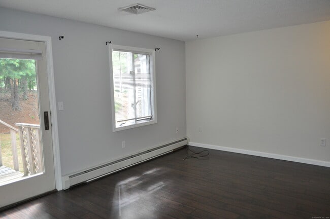 Building Photo - 110 Songbird Ln