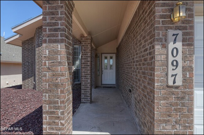 Building Photo - 7097 Tierra Roja St