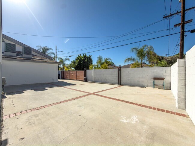 Foto del edificio - Spacious 3BR ADU w/ Private Patio!