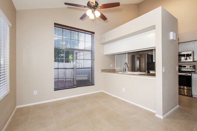 Building Photo - 8822 W Grovers Ave