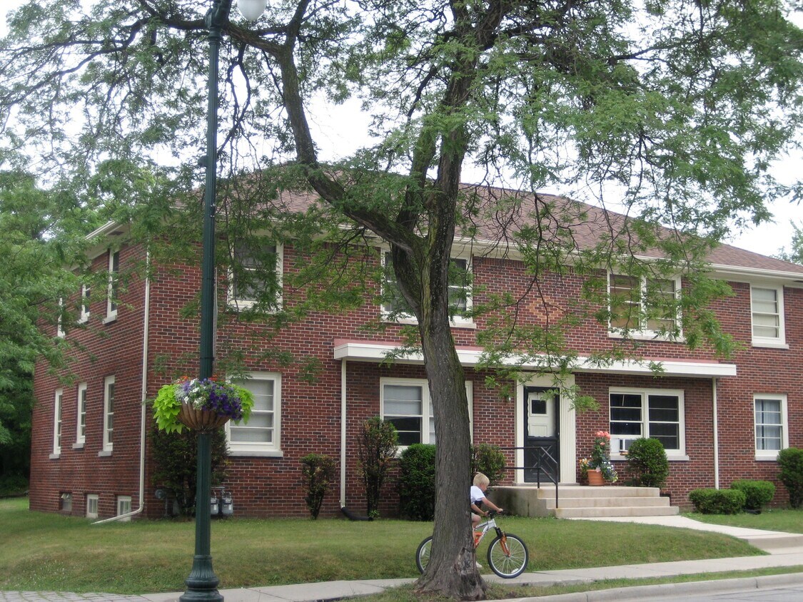 Foto principal - W61N464 Washington Ave