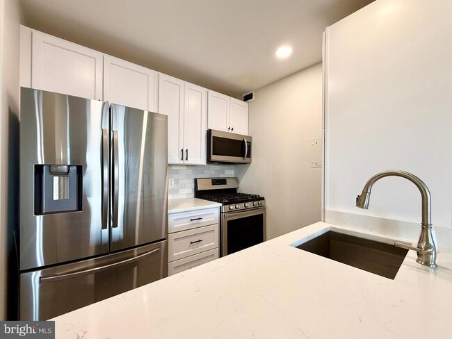 Foto del edificio - 4141 Henderson Rd