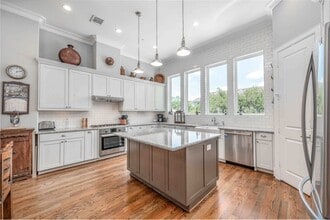 Building Photo - 2110 Mason St