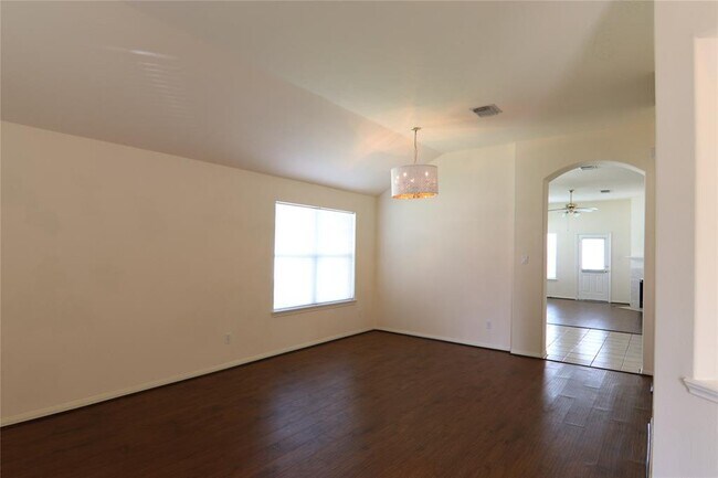 Building Photo - 2210 Plum Square Ct