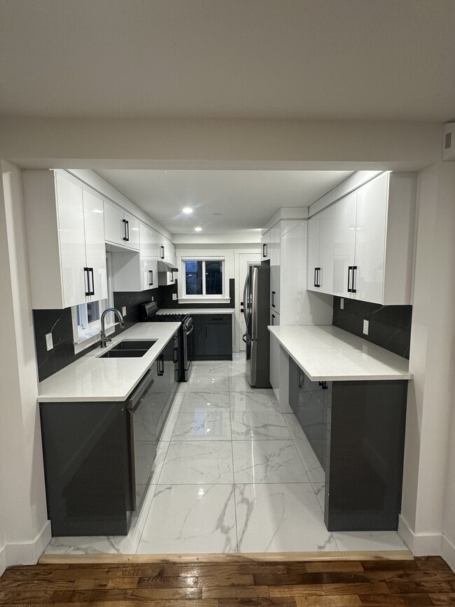 Building Photo - 24765 Halnor Ave