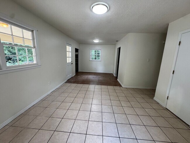 Foto del edificio - 1055 Anders Dr