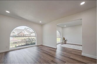 Building Photo - 2306 Parana Dr