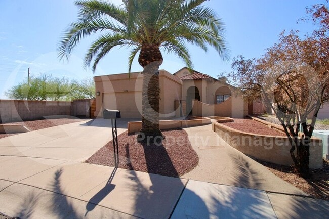 Building Photo - 8749 E Belleview St