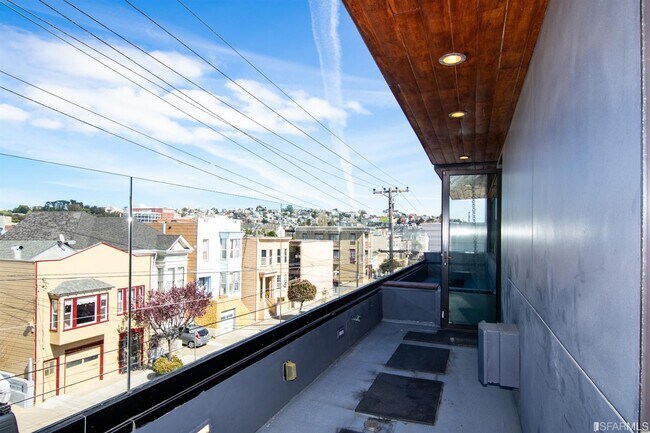 Building Photo - 3027 25th St