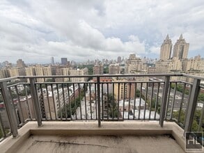 Building Photo - Renovated 2 bed 1 bath with washer and dryer - WEST 93 STREET