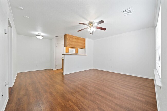 Building Photo - 1 Bedroom, 1 Bath located in Woodside Subd...