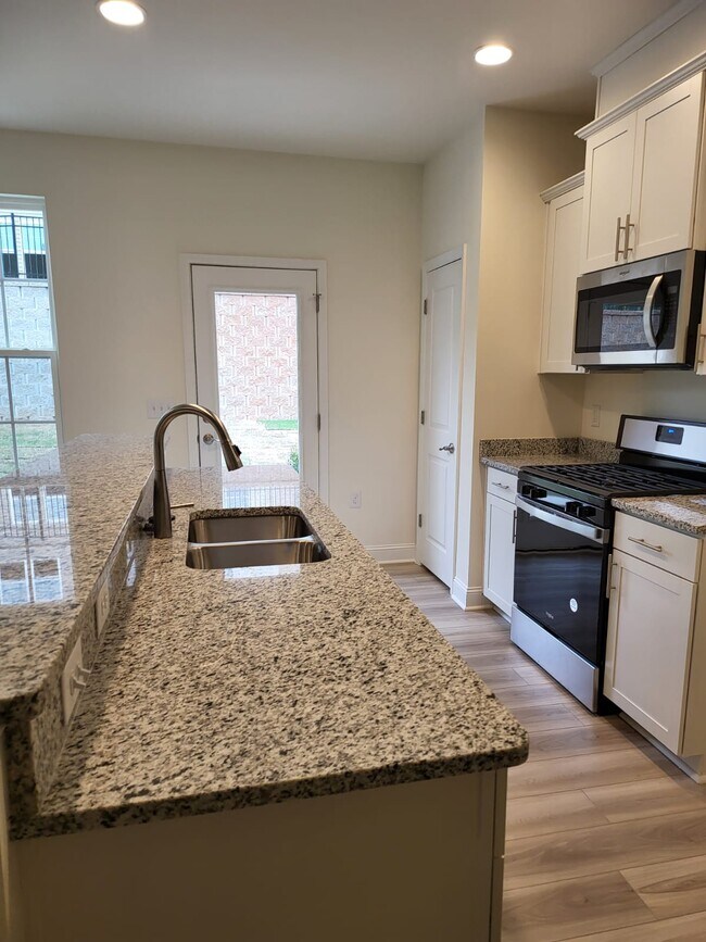 Building Photo - 1405 Sunset Peak Way
