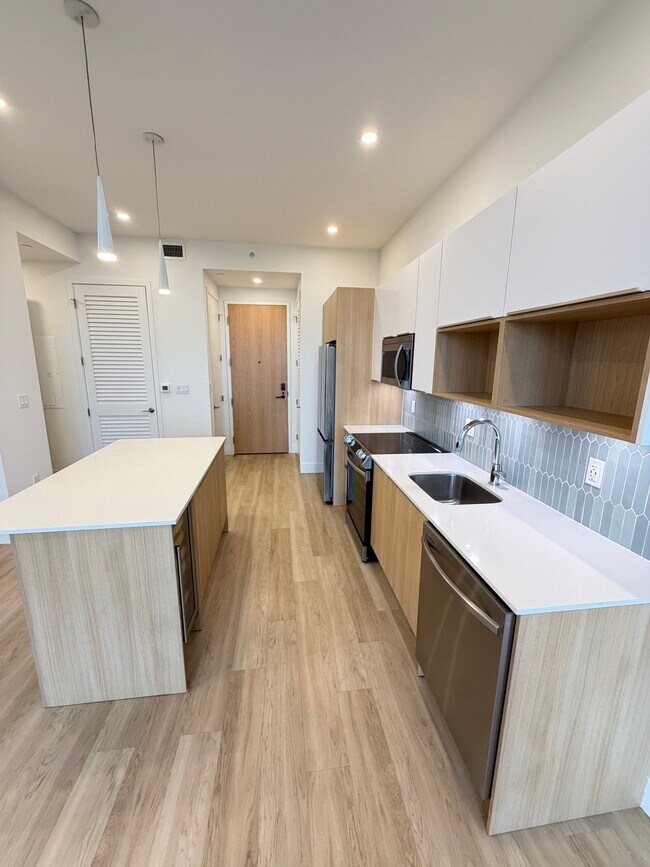 COCINA - 136 NE 43rd St