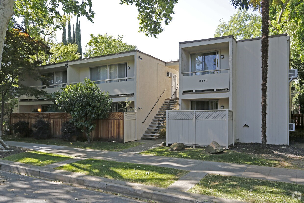 Foto principal - 2216 G St