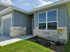 Building Photo - 604 Pacific Crest Trl