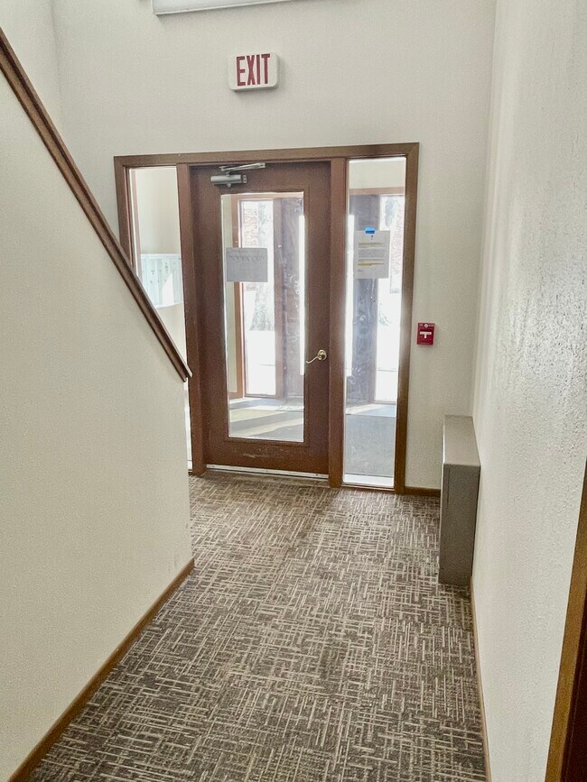 321 W Bert St Unit 16, Lake Crystal, MN 56055 Apartments in Lake