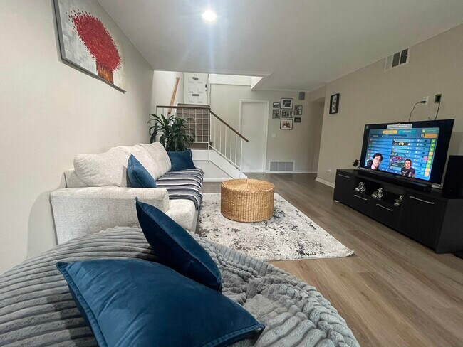 Building Photo - 450 Tuolumne Ave