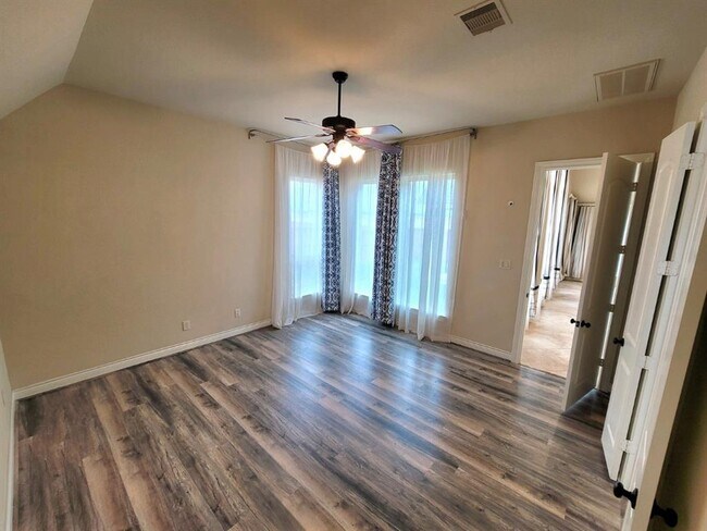 Foto del edificio - 2302 Falcon Brook Dr