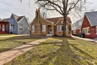 Building Photo - 2344 W Park Pl