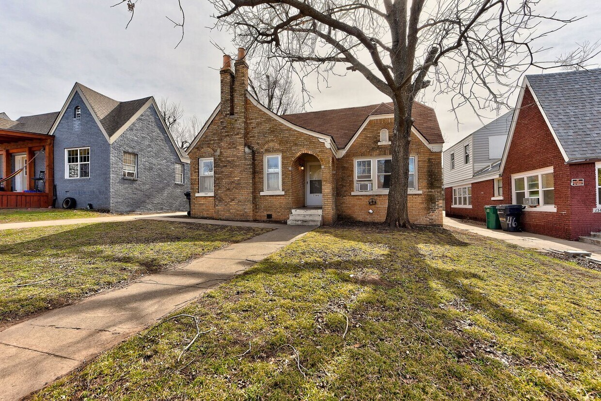 Foto principal - 2344 W Park Pl
