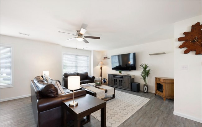 Building Photo - A Beautiful 3 Bedroom End Unit Townhouse