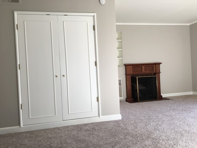 Downstairs Large Bedroom - 901 Cascade Ave
