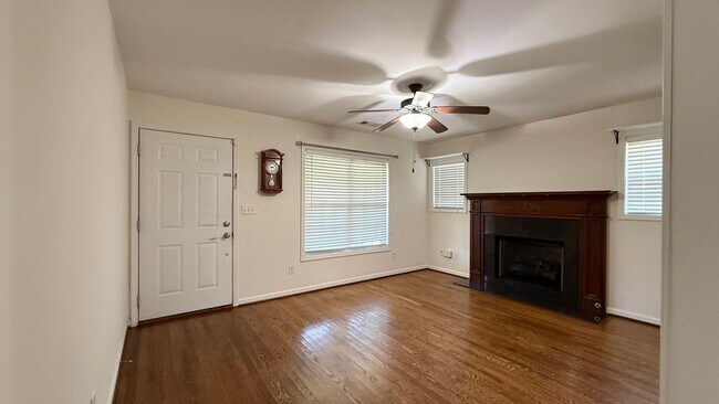 Foto del edificio - Two bedroom Two bathroom with shop/craft room