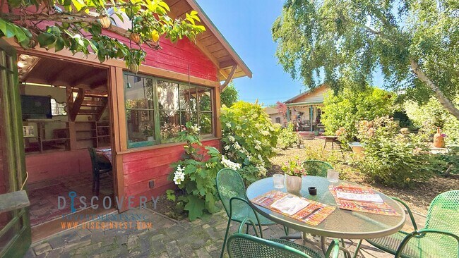 Foto del edificio - Charming Cabin Cottage Loft with Rustic Wa...