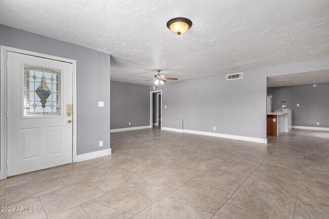 Building Photo - 2058 E Oxford Dr
