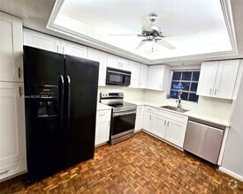 Building Photo - 3107 N Palm Aire Dr