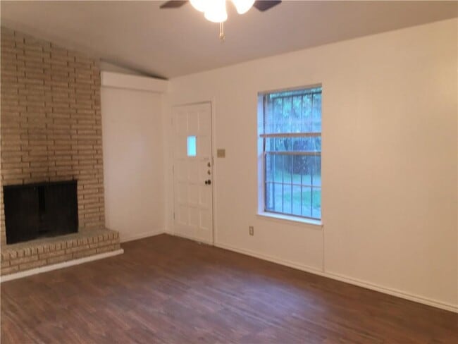 Foto del edificio - 115 Laurelwood Dr S