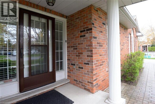 Building Photo - 210 Fiddlers Green Rd