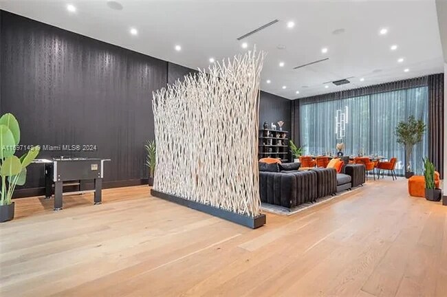 Foto del edificio - 76 NW 44th St