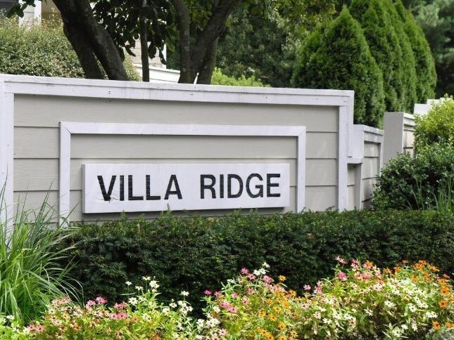 Building Photo - 1980 Villaridge Dr