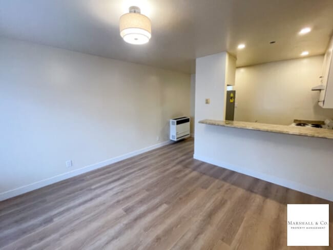 Foto del edificio - UPDATED STUDIO WITH NEW KITCHEN, NEW BATH,...