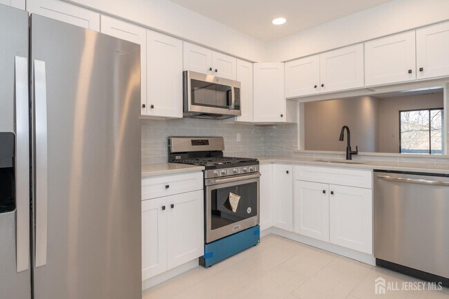 Foto del edificio - 801 Woodbridge Commons Way