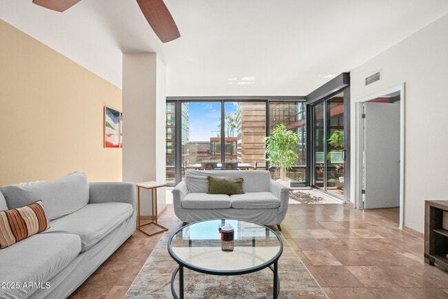Foto del edificio - 4808 N 24th St