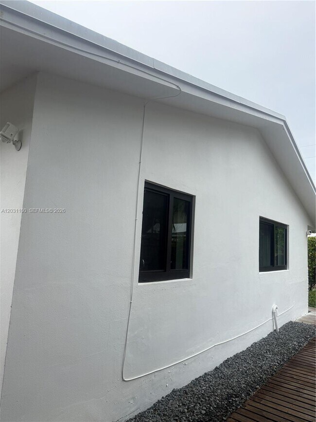 Foto del edificio - 1700 SW 20th St