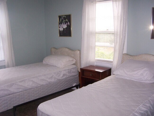 Foto del edificio - 334 Phillips Rd