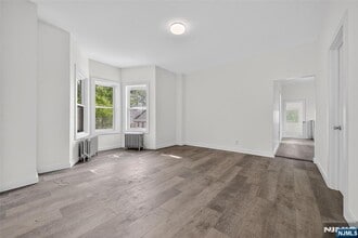 Building Photo - 66 Boulevard